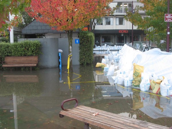 Queenstown braces for flooding